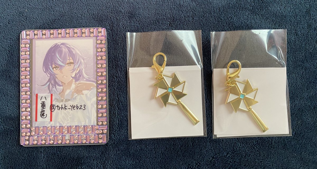 八重歯 tweet media