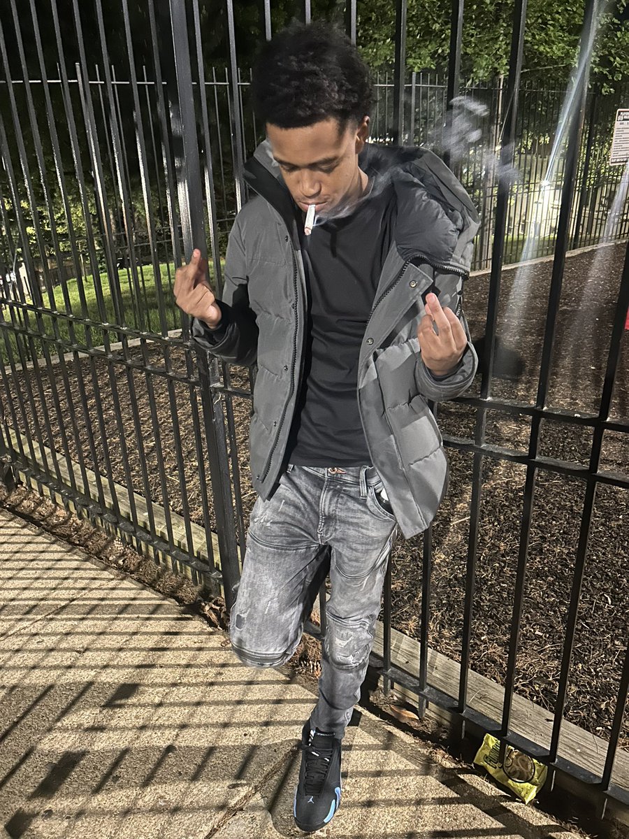 yungstop8kkk's tweet photo. U Can Ask Bout My Name I be standing on business My Stats Hold Wait In My Mf Trenches #die5 #blackbox https://t.co/ghCunfpgRJ