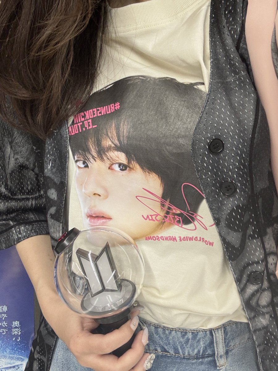 𝑚 𝑜 𝑒 tweet media