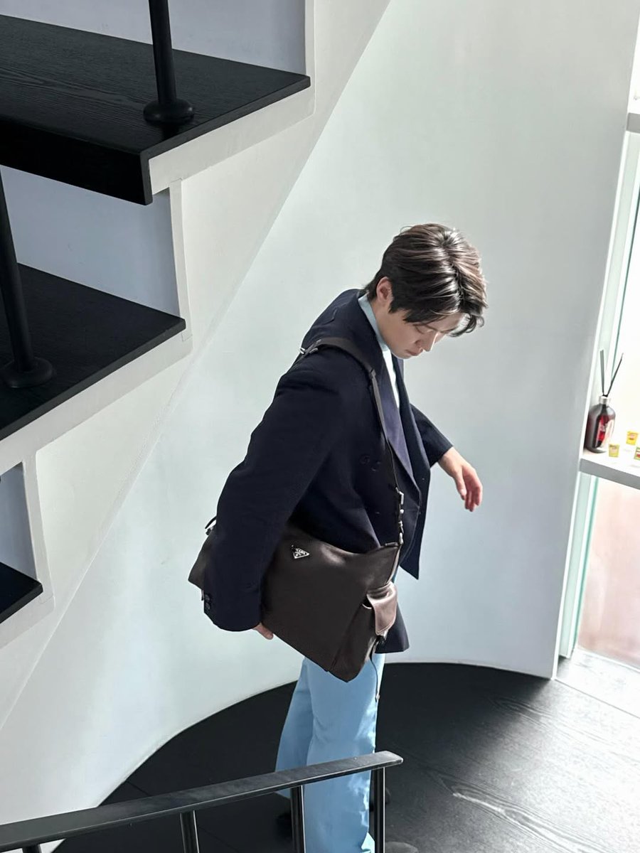 gongmyungfilms's tweet image. 📸 | Gong Myung Instagram update 

"#pradaSS26 #adv" 

#GongMyung #GongMyoung #공명 
🔗instagram.com/p/DXQuytOjx7I/…