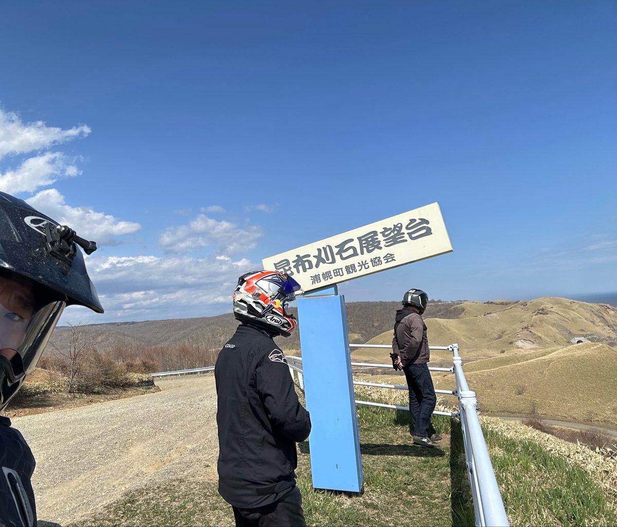 あかにん tweet media