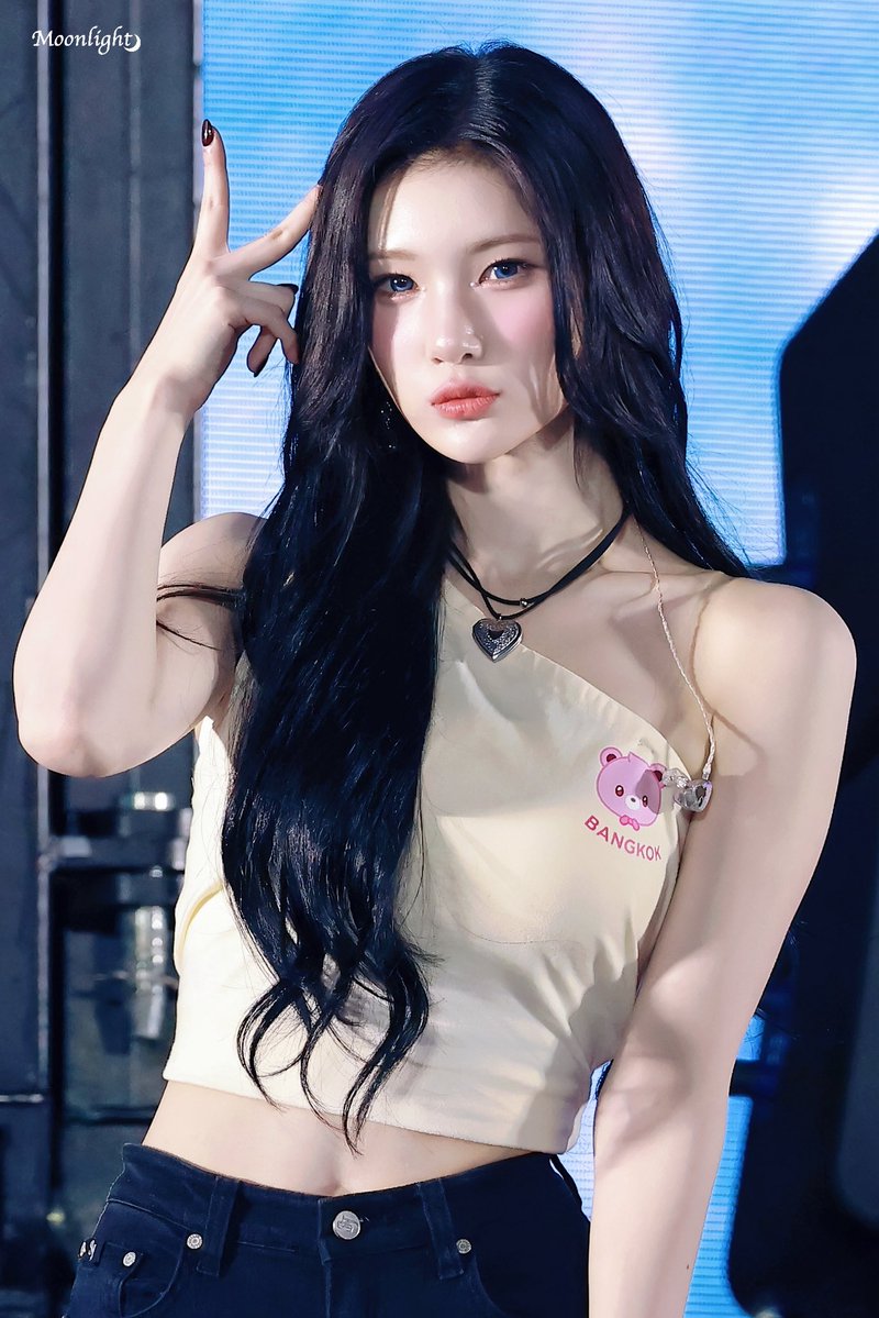 𝑴𝒐𝒐𝒏𝒍𝒊𝒈𝒉𝒕 tweet media