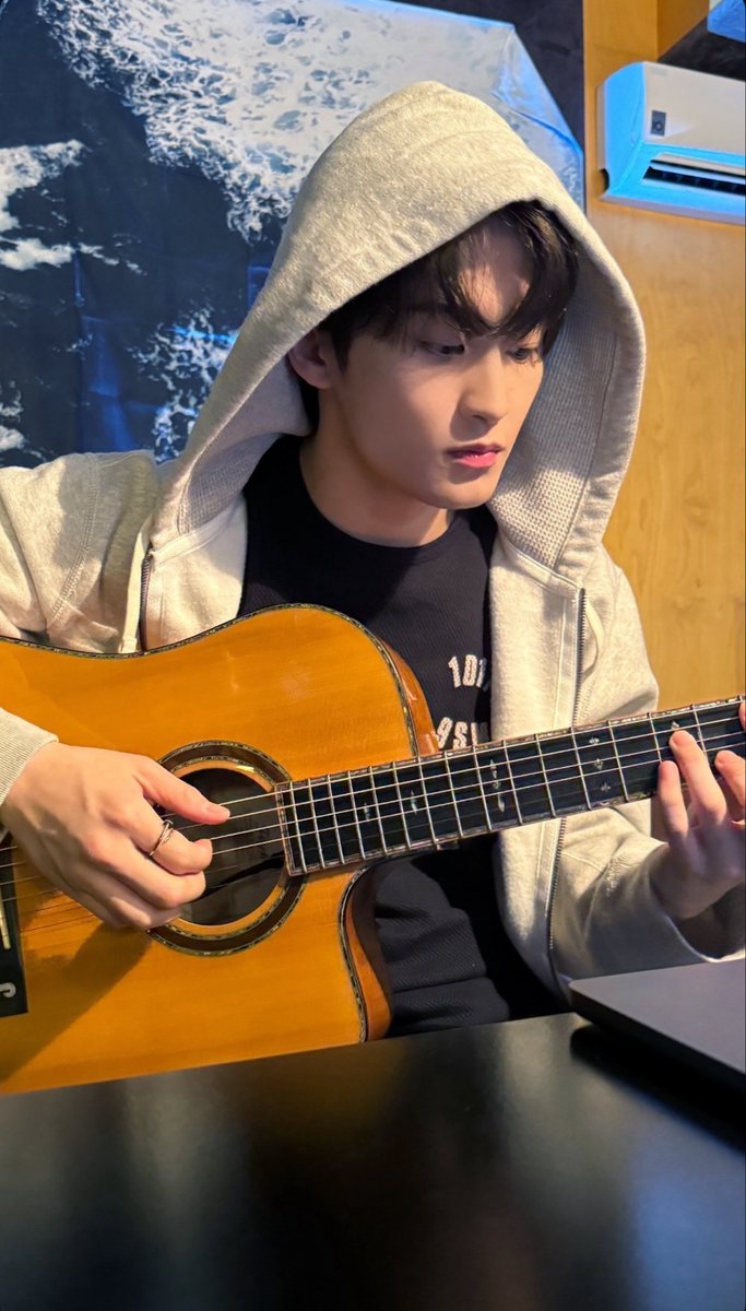 lnwmark every day i pray and cry tweet media