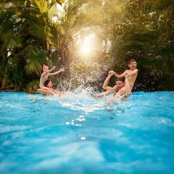 parcmoinscher's tweet image. ✨ Offre du moment chez #CenterParcs !🌿
Envie d’une pause nature ?🌲Profitez de -20% sur votre séjour et recevez des activités offertes en cadeau🎁
📅 Réservez moins cher sur 👉 parcmoinscher.com/center-parcs/r…

#Nature #Vacances #Famille #Soleil #Weekend #été #Printemps #2026