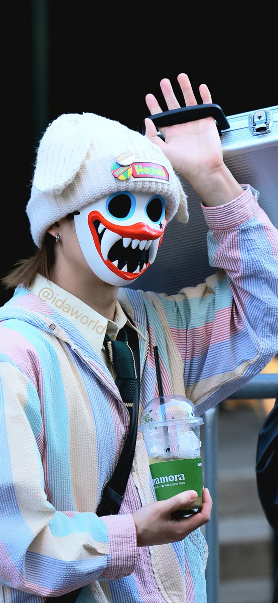 20260417 뮤직뱅크 퇴근 

뭐 마시는 걸까나..🧤
뭐든지 다 궁금해🤡

#하츠웨이브 #hrtzwav #하기와 #hagiwa