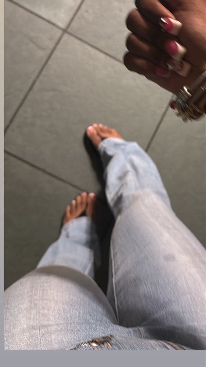 Moniijuliah tweet media