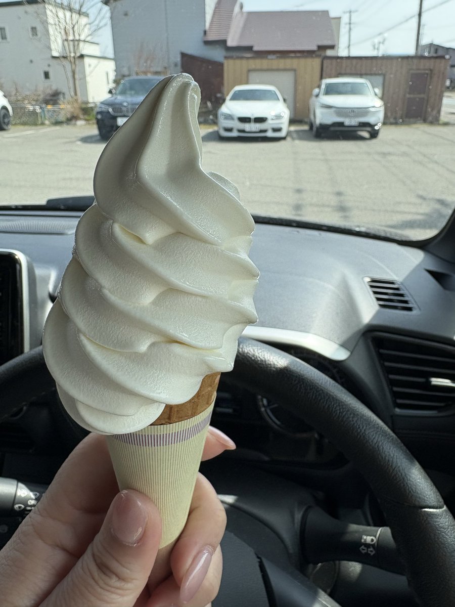 昨日はフェルムのソフトクリーム🍦
あいざわさんでウニとサーモンを買って美味しく食べたよー😆

今日は稚内観光して鹿と戯れました‼️
夜はおうちご飯を満喫する予定✨