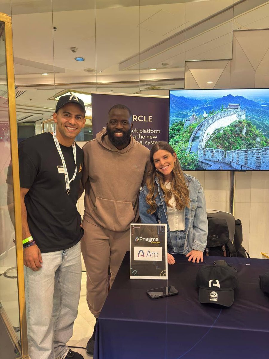 dlo202's tweet image. Testing Arc's open-source ARC-AGI-2 harness: a learning multi-agent loop where teams iteratively self-improve a task. Can continual learning beat prompts? @arc #ARC #AI