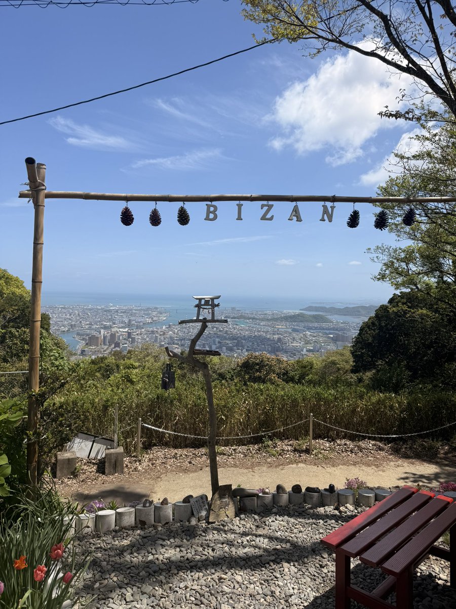 minyonmini's tweet photo. 眉山からの景色が絶景
下に降りてる時お祭りと阿波踊りのお囃子が聞こえたので行ってみたら思いがけず本場の阿波踊りが見れた
飛び入りで踊る人達もいて楽しかった😁 https://t.co/ehePrgAoaD