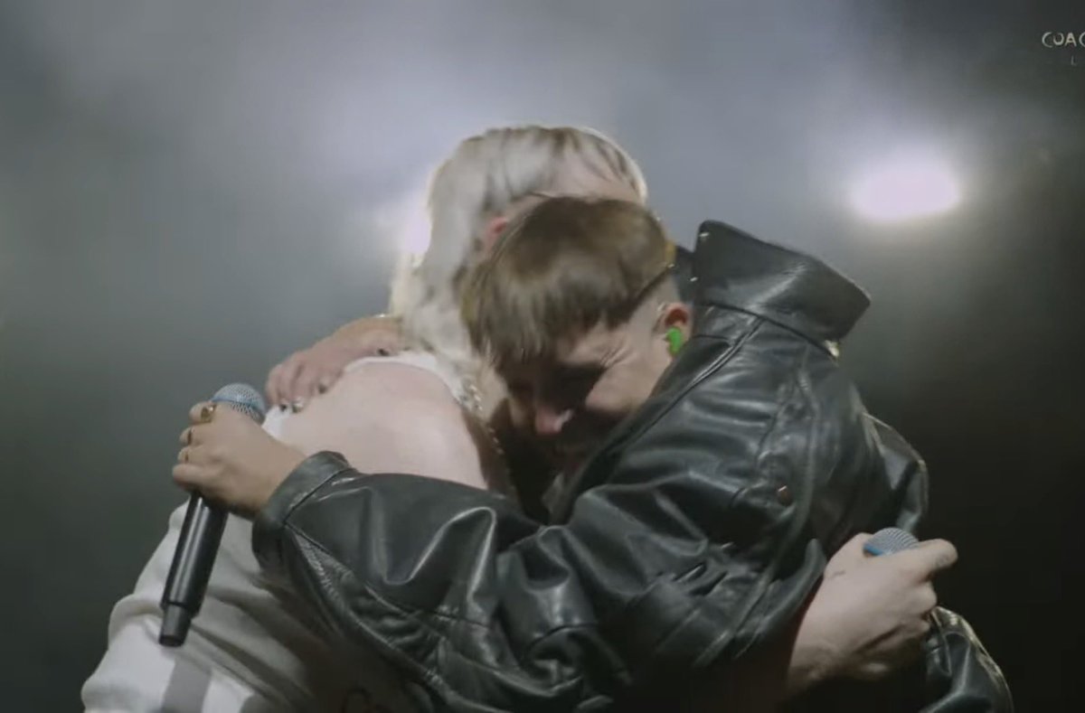 I really want a friend that loves me like #Joost loves #Käärijä

¡Qué viva el amor!