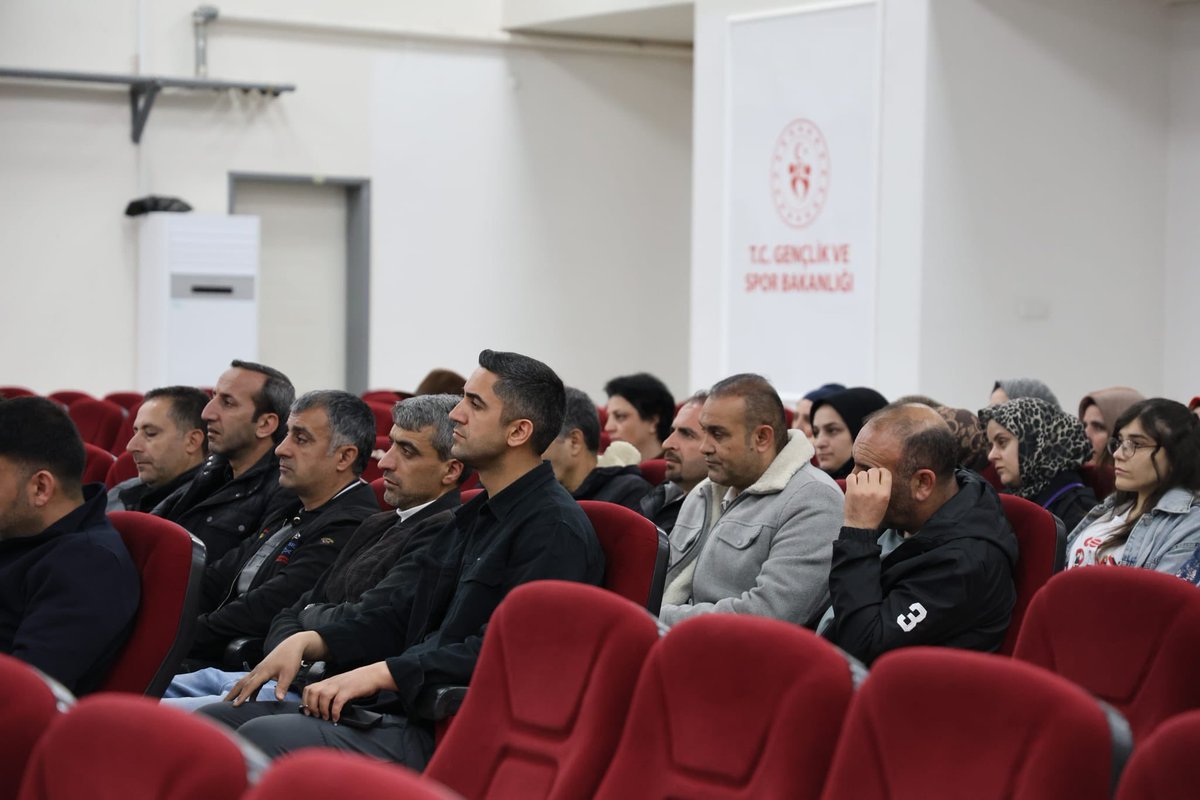 İl Müdürümüz Mahmut Uğur Duyar ve Yurt Hizmetleri Müdürümüz Zülküf Koçinkağ, yurtlarımızda görev yapan güvenlik personellerimizle bir araya geldi. Öğrencilerimizin yurtlarımızda huzur ve güven içerisinde barınmalarını sağlamak adına gerekli güvenlik tedbirleri konuşuldu.