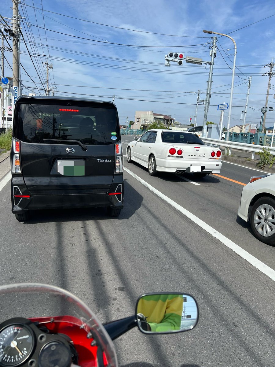 ZS7_HAWK's tweet photo. フルノーマルの25GT-Vいてビビった https://t.co/5OpjJGulTI