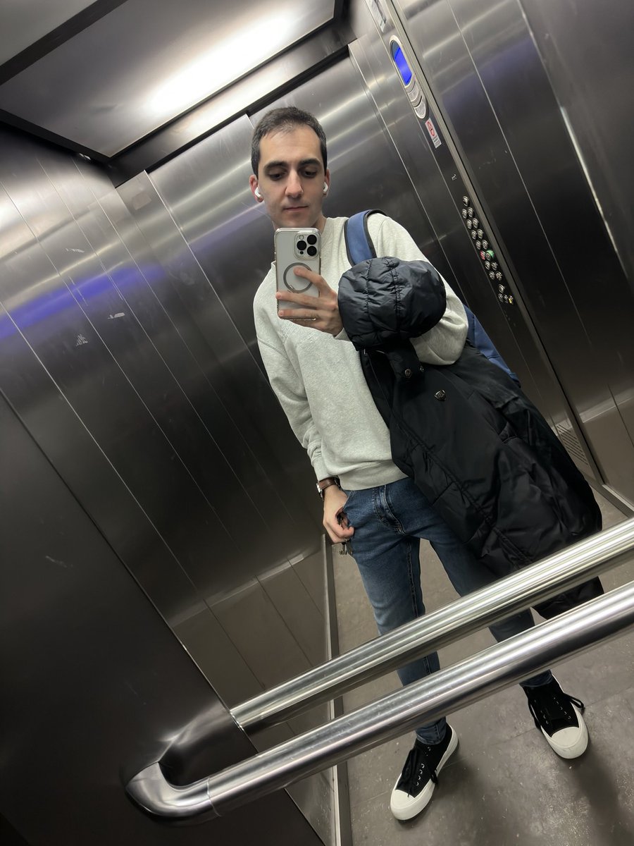 Iván tweet media