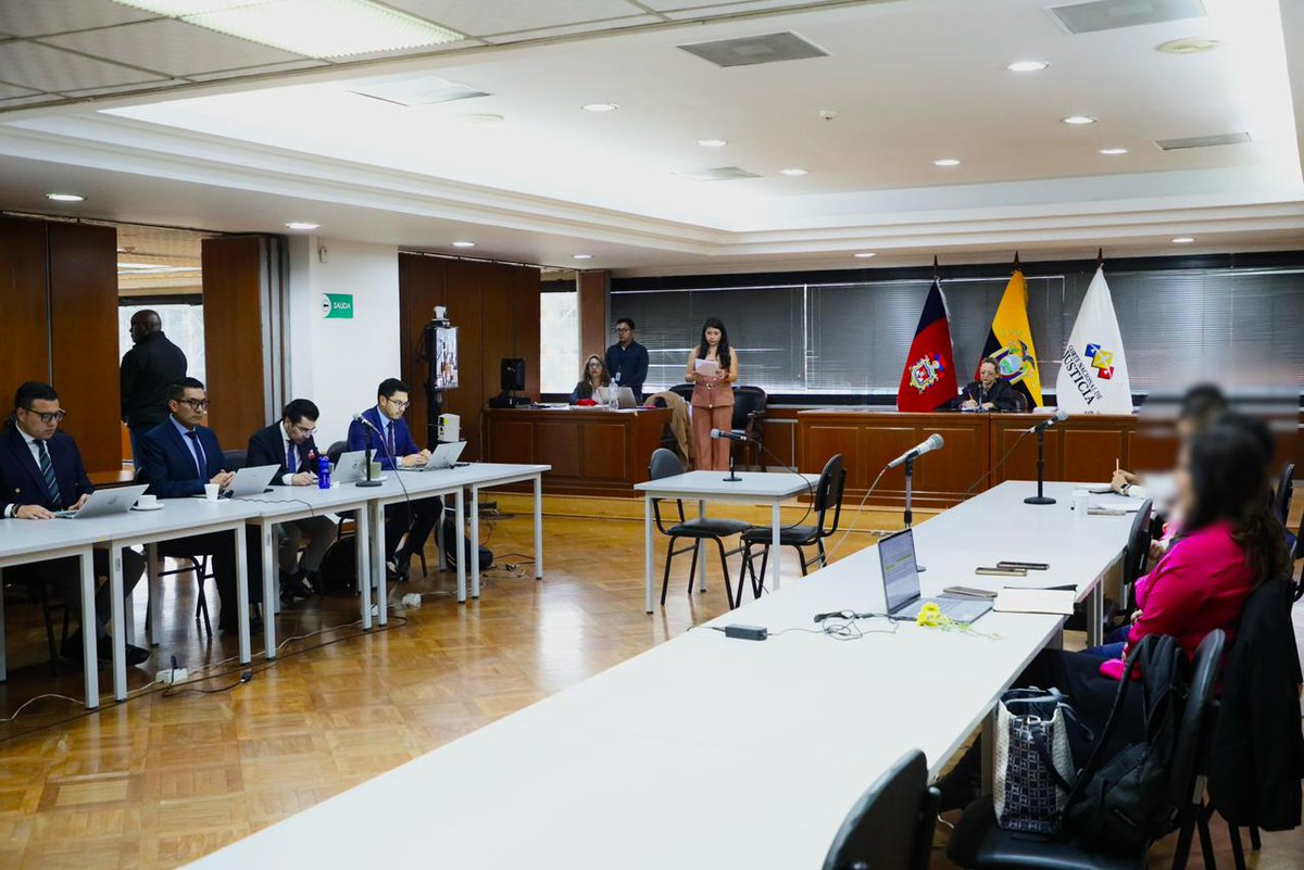 vtv_ecuador's tweet photo. #País 📝🎙#CasoLigados: La jueza #DaniellaCamacho dictó el llamado a juicio para Augusto #Verduga, Eduardo Franco #Loor, Yadira #Saltos, Nicole #Bonifaz, Andrés #Aráuz, Raúl #González y Esther #Cuesta. @FiscaliaEcuador los acusa de presunto delito de #asociaciónilícita. https://t.co/Vdq31Vuz7Y