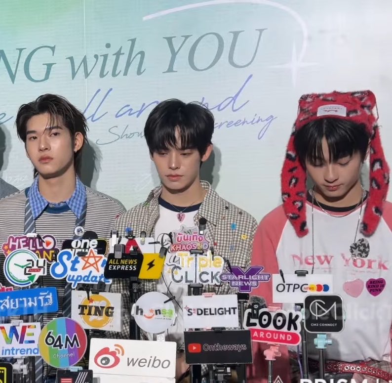 CKookiiee's tweet photo. they are not even smiling today pls don't do this to me 😭😭😭😭😭 https://t.co/sf1Wf0Qnye