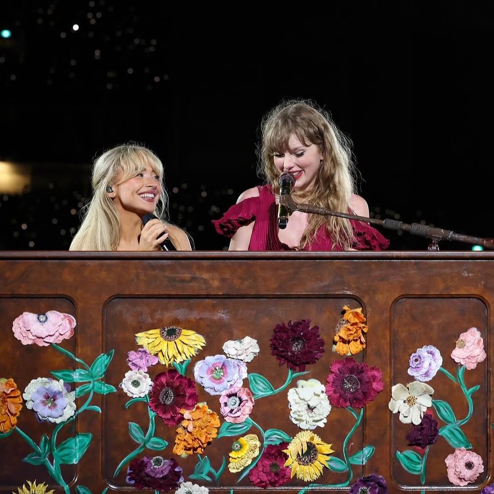 HAUNTEDBRINA's tweet photo. if you told sabrina carpenter ten years ago that one day she’d perform with some of her biggest idols one day i wonder what she’d say https://t.co/KlIqBrWtNU