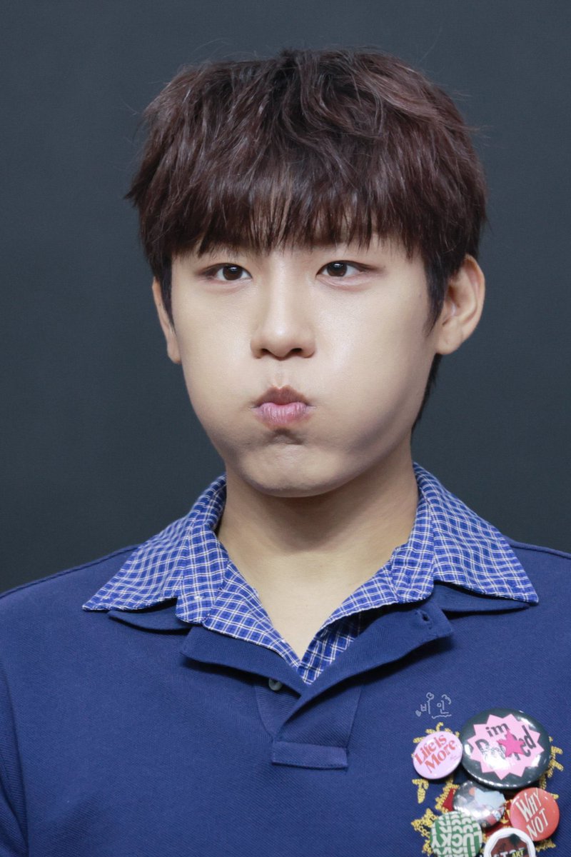 why..... he looks like wanna one park woojin who just debuted on 7 august 2017 😭😭

am i now in 2017?