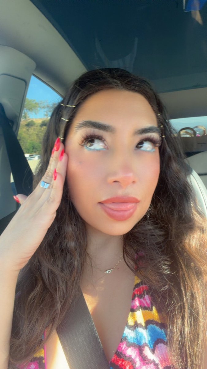 MOTZ (@lamonserrathh) on Twitter photo 