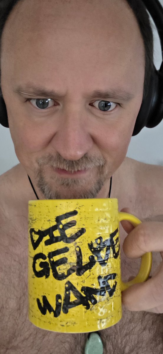 Ragmo_72's tweet photo. Guten Morgen ☺️
Kommt mit guter Musik und 
ganz viel Kaffee ins Wochenende. 
🍀☀️🖤🎶🎧❤️
Bleibt anständig...  Kaffee?? ☕️☕️☕️ https://t.co/bUixB36ON4