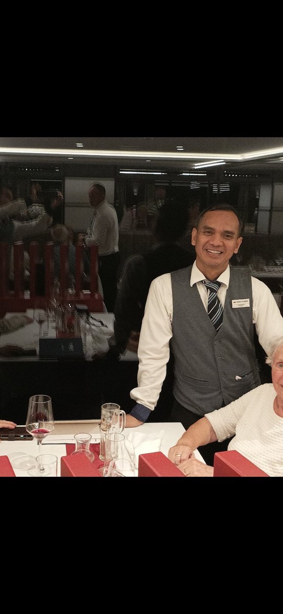 ethagelo's tweet photo. Jadi waiter  Kapal sungai di eropa ketemu tamu Jerman itu… unik banget 😅
Ada yang super disiplin, ada yang santai, ada juga yang bikin lo mikir: “ini maunya apa sih?” Ini tipe-tipe yang sering gue temuin 
👇 thread https://t.co/kC1wfGp6lS