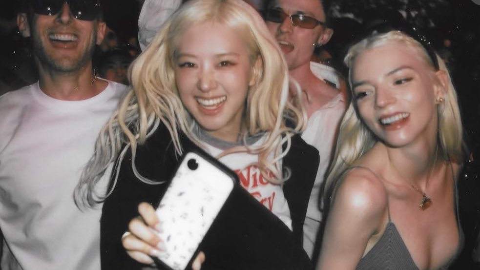 rosé pics tweet media