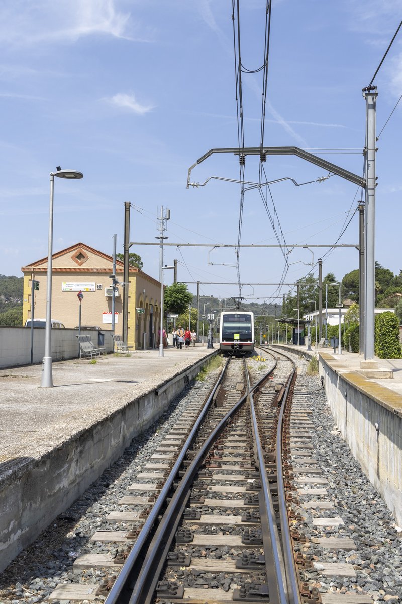 FGC's tweet image. Bon dia. El servei de trens funciona segons l'horari previst a totes les línies. 

ℹ️ Consulta els horaris al web fgc.cat o al cercador de l'#AppFGC. #ServeiFGC #FGC