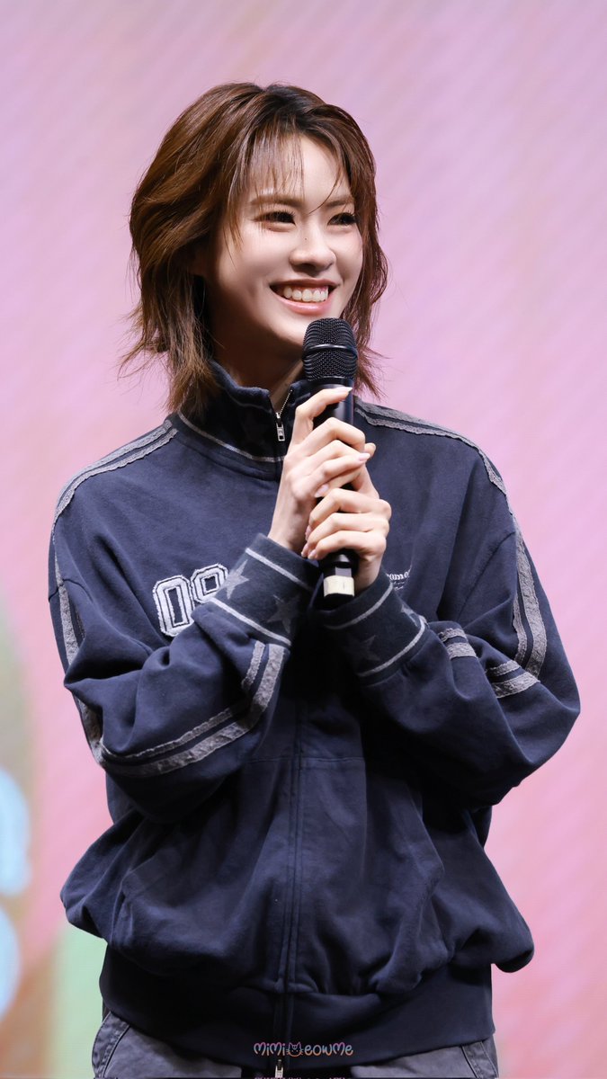 мιмιмєσωмє ≽^-⩊-^≼ tweet media