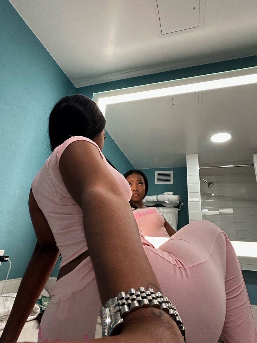 EB❄️ tweet media