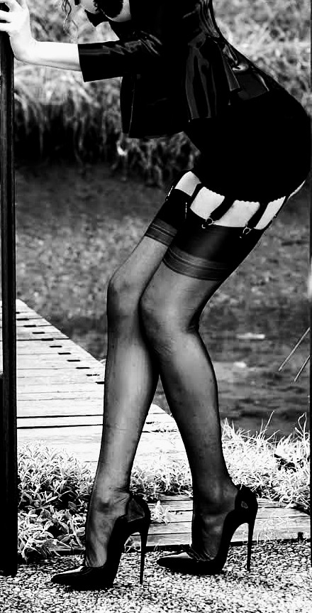 Fantasie_Die's tweet image. Diese Highheels, diese Nylons und dazu die unzähligen Strapshalter. Einfach nur 🔥🔥🔥
#Details die auch dir gut stehen werden!