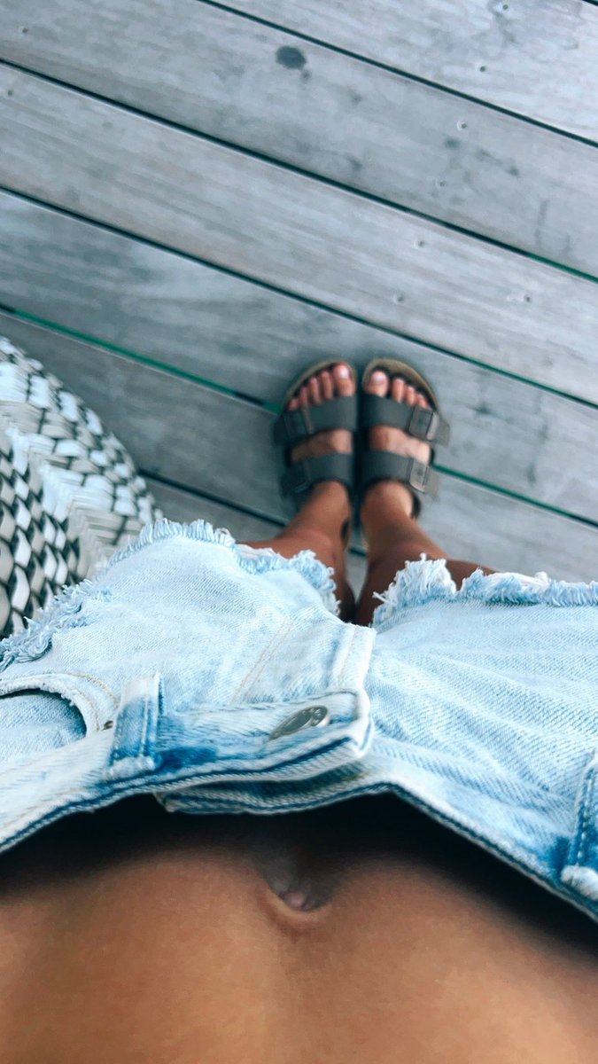 empty4emory's tweet image. tannnn #findom #paypig #spoiled #spoilme #feet