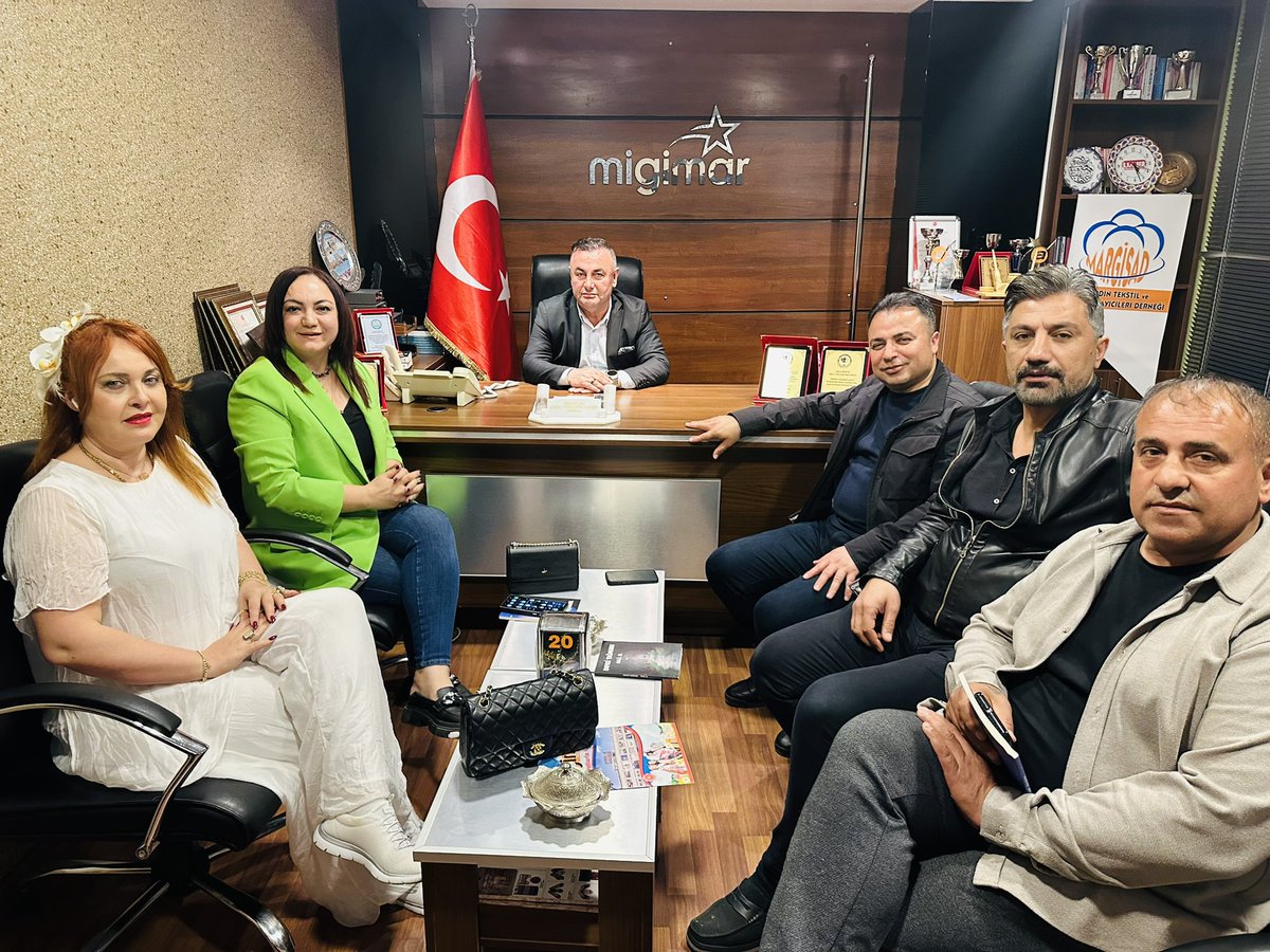 HalilEl2's tweet photo. NLK Bilgi Teknolojileri ve NLKSoft firmalarının sahibi, NLKSoft Yönetim Kurulu Başkanı Sayın Nalan Kurt, enerji terapisti ve danışman Sayın Nihal Coşkun, iş insanı Sayın Hüseyin Aslan ve iş insanı Sayın Mustafa Tercan nazik ziyaretleriyle bizleri onurlandırdılar. 

Gerçekleştirdiğimiz bu anlamlı görüşmede; memleketimizin ekonomik gelişim potansiyeli, bilişim ve yazılım sektöründe değerlendirilebilecek iş birliği imkânları ile birlikte kültür ve edebiyatın toplumsal gelişimdeki yeri üzerine kapsamlı bir istişare gerçekleştirdik.

Ortak aklın ve istişare kültürünün; sürdürülebilir kalkınma, güçlü iş birlikleri ve sağlıklı toplumsal gelişim açısından taşıdığı önemi kayda geçtik. Bu tür buluşmaların, geleceğe yönelik vizyoner adımların atılmasında önemli katkılar sunduğuna inanıyoruz.

Ziyaretleri anısına kaleme almış olduğum eserlerimi kendilerine takdim ettim. Nazik ziyaretleri ve kıymetli katkıları dolayısıyla kendilerine teşekkür eder; çalışmalarında üstün başarılar dilerim.

Saygılarımla

@Nalan Kurt #nihalcoşkun
#İstişare #KurumsalZiyaret #İşBirliği #Ekonomi #Bilişim #Yazılım #Edebiyat #OrtakAkıl #Kalkınma #Vizyon #migimaravm