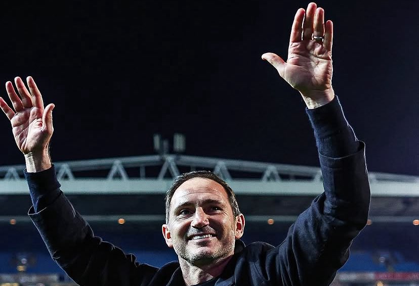 EmmanuelNdalam2's tweet photo. Kukata tamaa ni kosa la jinai kwa sababu hata jua linapozama kesho huchomoza tena. Licha ya wengi kumkatia tamaa baada ya kuchemka Chelsea na Everton lakini Super Frank amekuwa mkombozi wa Ng’ambo pale Coventry City kwa kufanikiwa kuirudisha EPL baada ya miaka 25 . https://t.co/NsUGdjQRLI