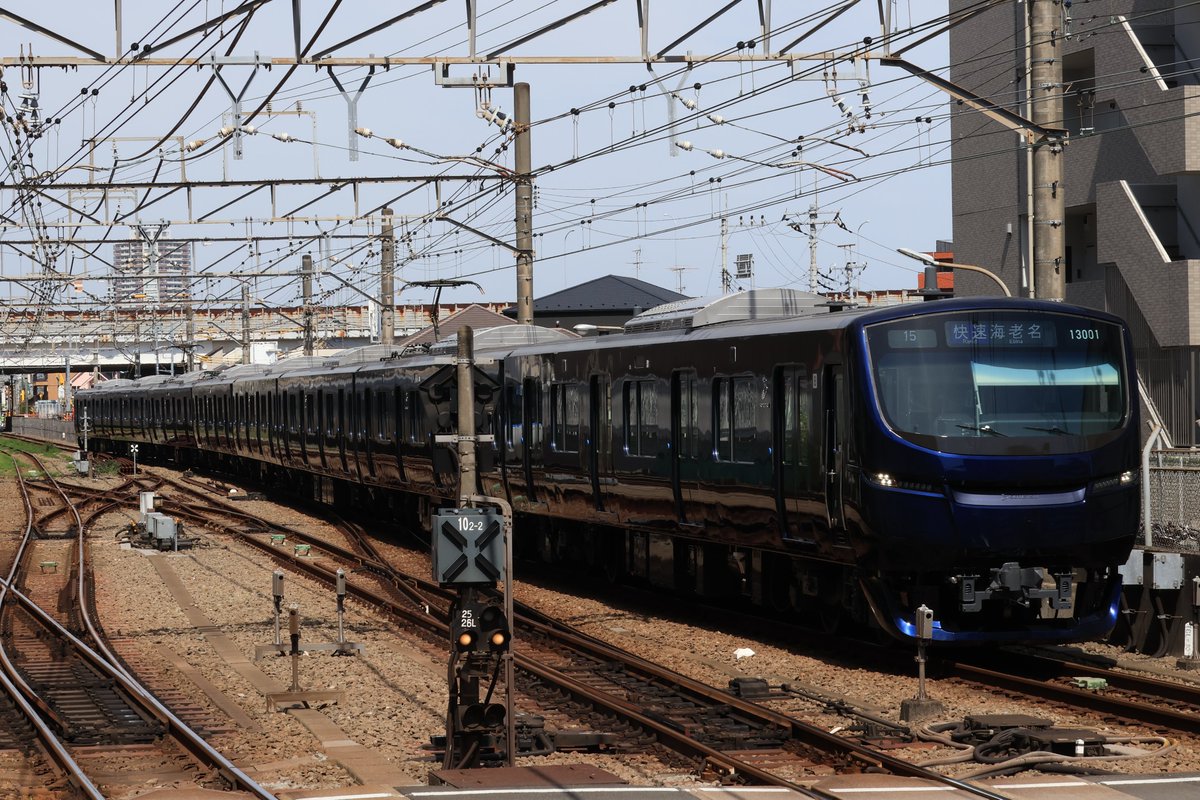 本日の相鉄線。
東横線の4113Fの先頭の行き先幕が強くなったということで試してきました。
確かに1/1000でも切れなくなりました。今まで東急の車両は行先が切れていましたが、早いスピードでも撮影が出来るようになりました。
まだ3編成だけですが、新幹線ラッピングやヒカリエも変わってほしいですね