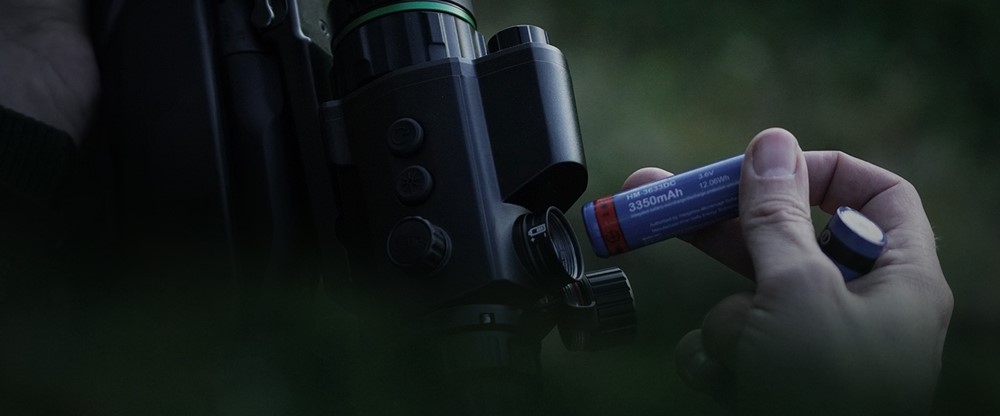 暗闇を昼間に変える——プロ仕様ナイトビジョン。  
HIKMICRO CHEETAH C32F-SN
高感度CMOS × オート切替 × 64GB録画。
400m先まで“見える”圧倒的視認性。

狩猟・警備・アウトドアの現場で信頼される一台。
在庫少量、次回入荷は約1ヶ月。
気になる方はお早めに。
#ナイトビジョン