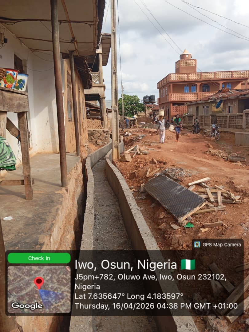 KayodeMudashir's tweet image. Update on the ongoing construction of Oloye–Motokese Road in Iwo Local Government of Osun State.

This project was facilitated by my office as part of ny contribution to the development of Ayediire/Iwo/Olaoluwa Federal Constituency.

#Progress
#Development