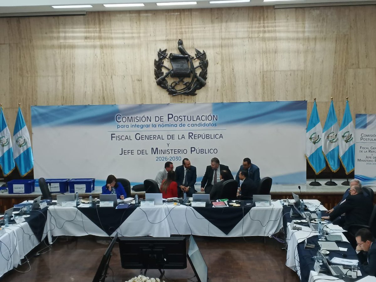 PrensaComunitar's tweet image. Solo nueve de 49 aspirantes a fiscal general #MP superan la nota mínima (75 puntos) y son elegibles para ser incluidos en la nómina final que debe ser traslada al mandatario:

1️⃣Consuelo Porras Argueta (92.33 puntos)
2️⃣César Augusto Ávila (92.13 puntos)
3️⃣Brenda Dery Muñoz (90.86