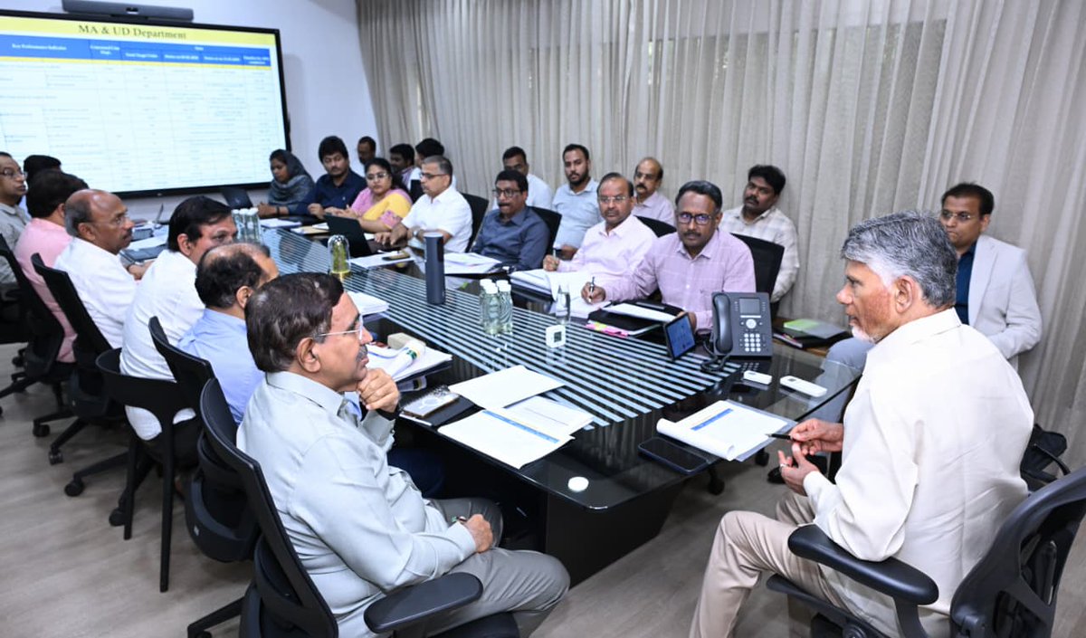 Dr_NarayanaP's tweet image. Participated in a comprehensive review meeting chaired by Hon’ble Chief Minister @ncbn  to assess the progress of the #Swarnandhra #Swachhandhra initiative.

Visakhapatnam secured the top rank, followed by Vizianagaram and Guntur. The meeting witnessed the presence of PCB