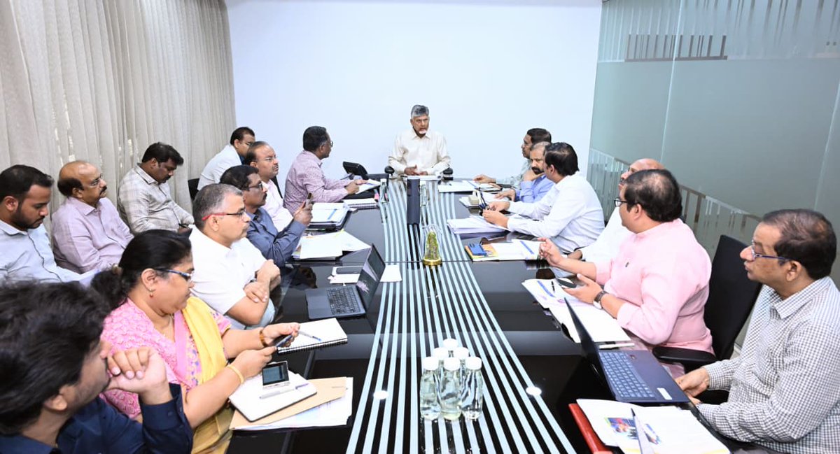 Dr_NarayanaP's tweet image. Participated in a comprehensive review meeting chaired by Hon’ble Chief Minister @ncbn  to assess the progress of the #Swarnandhra #Swachhandhra initiative.

Visakhapatnam secured the top rank, followed by Vizianagaram and Guntur. The meeting witnessed the presence of PCB