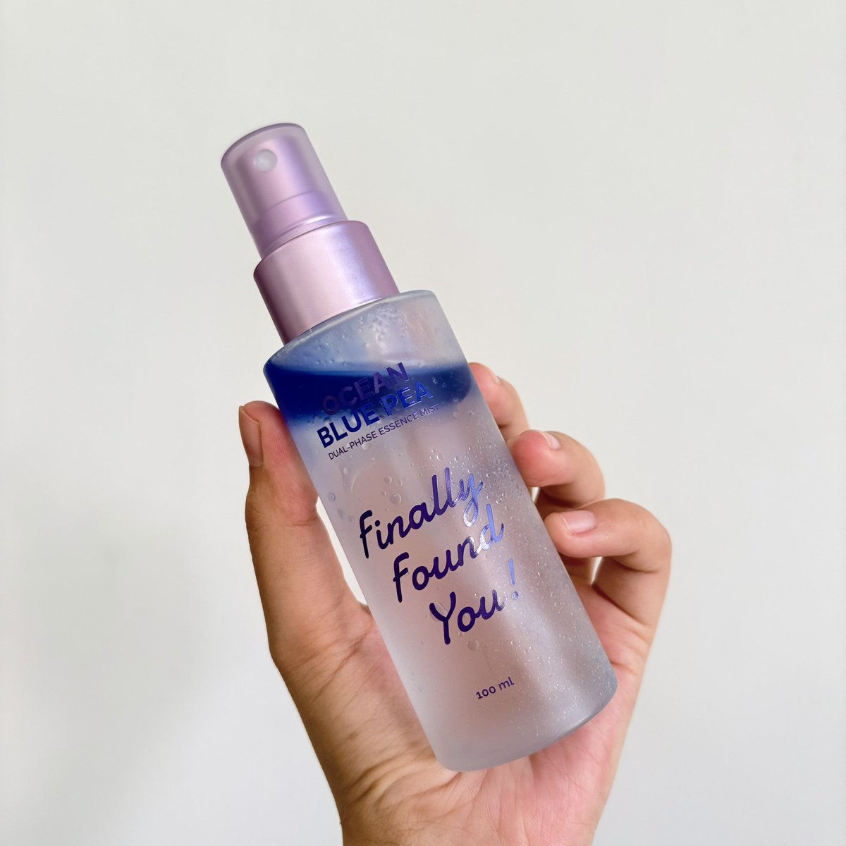 peaudepaw's tweet image. jgn lupa hydrating kulitnya pake essence mist, biar nempel nampol tuh complexionnya! #MakeupInspo 

jujur kulit lebih seger &amp;amp; somehow makeup lebih nempel sih, soalnya dia dijadiin setting spray juga bisa bangeeet 😙👌🏻