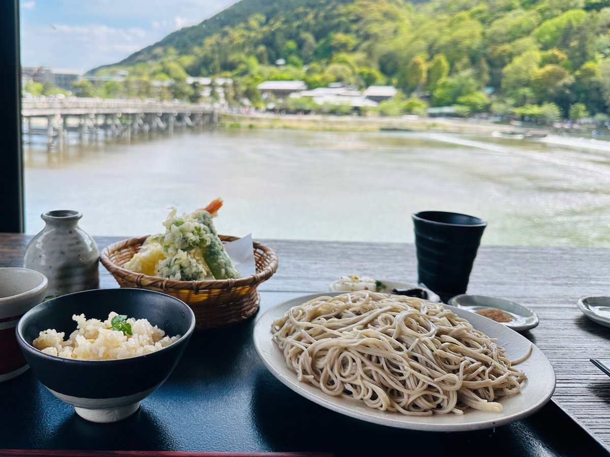 ra_silvermoon's tweet photo. 嵐山で和スイーツとお蕎麦を堪能✨
渡月橋の景色がとっても綺麗でした☀️ https://t.co/qNlPKd4MRP