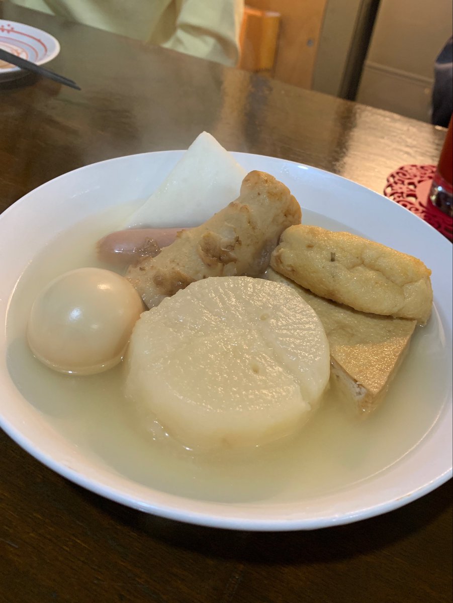 4444Strawberry's tweet photo. 大船おでんセンター
おでんをあてに酒を飲む
焼酎出汁割りを飲んでみた
おでんスープだった
コレはコレで良いけど
やはり普通に飲むほうが良いかな https://t.co/UZO2ALvBoO