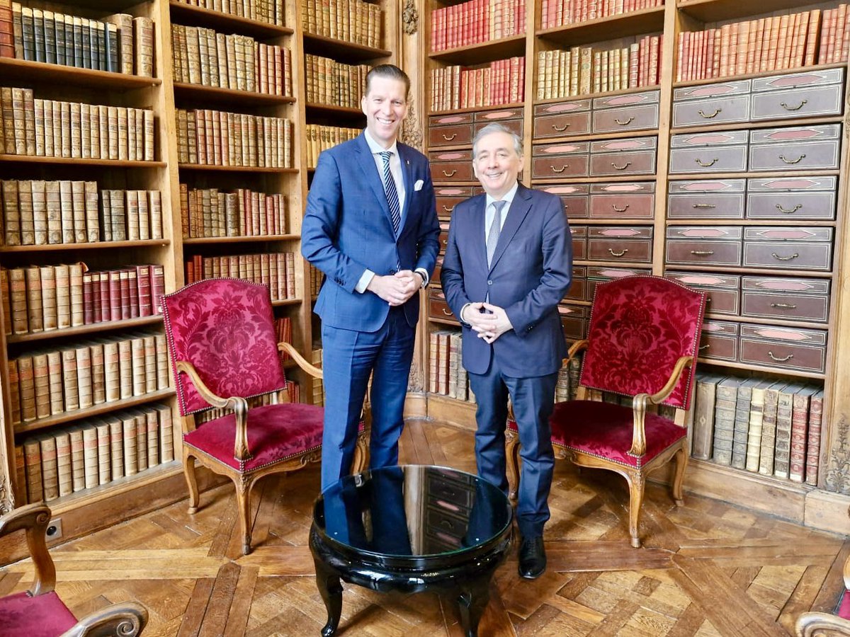 TromlerMiklos's tweet image. 🇫🇷 Rencontre avec le Président @GillesPecout de la Bibliothèque Nationale de France @laBnF 

Excellents échanges autour de projets conjoints et du renforcement de notre #coopération, au service du #dialogue culturel et du rayonnement de nos #patrimoines. 🤝🇭🇺