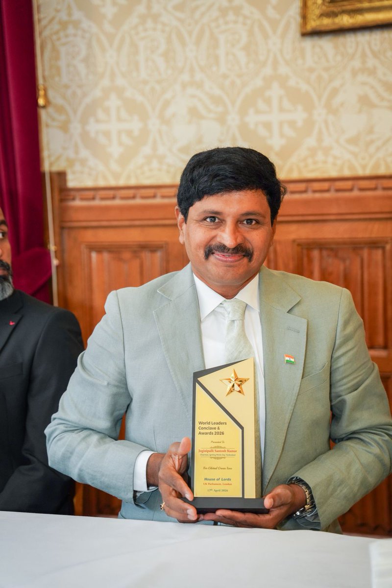 UrsVamsiShekar's tweet photo. . @SantoshKumarBRS garu conferred as “Global Green Icon” at the World Climate Leaders Conclave
📍 House of Lords, British Parliament, London 🇬🇧
#GreenIndiaChallenge
#GlobalGreenIcon #ClimateAction #IndiaForEnvironment #COP30. @DavidRWThompson @HeylinSpark #Nick @RaghavBRS @kkrmardi