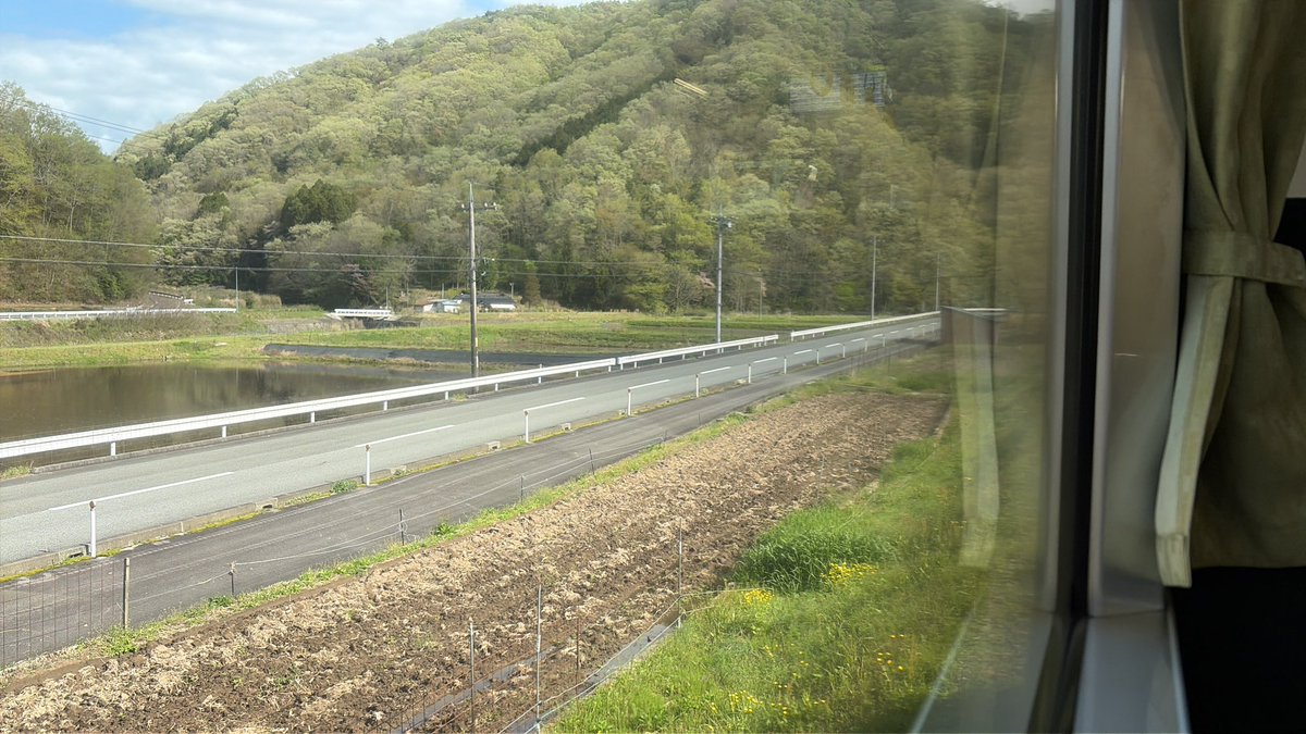 列車に乗って車窓を眺めると、撮影したい対象が車窓から見えてくるのでたまにはこういうのもいい