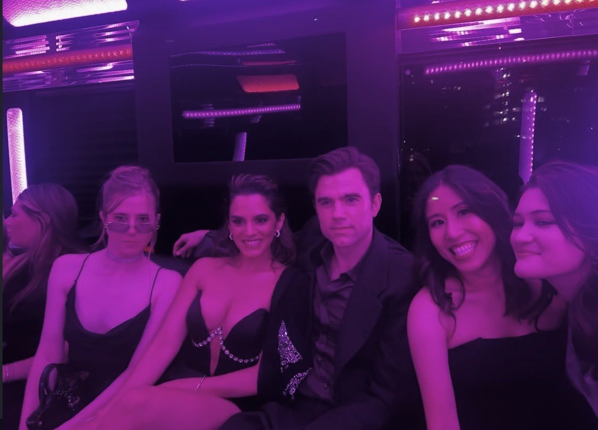 victoria tweet media