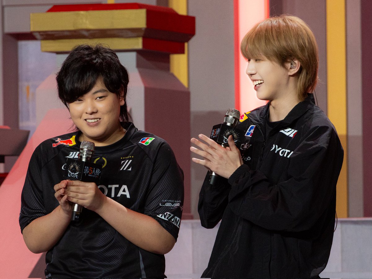 おもち tweet media