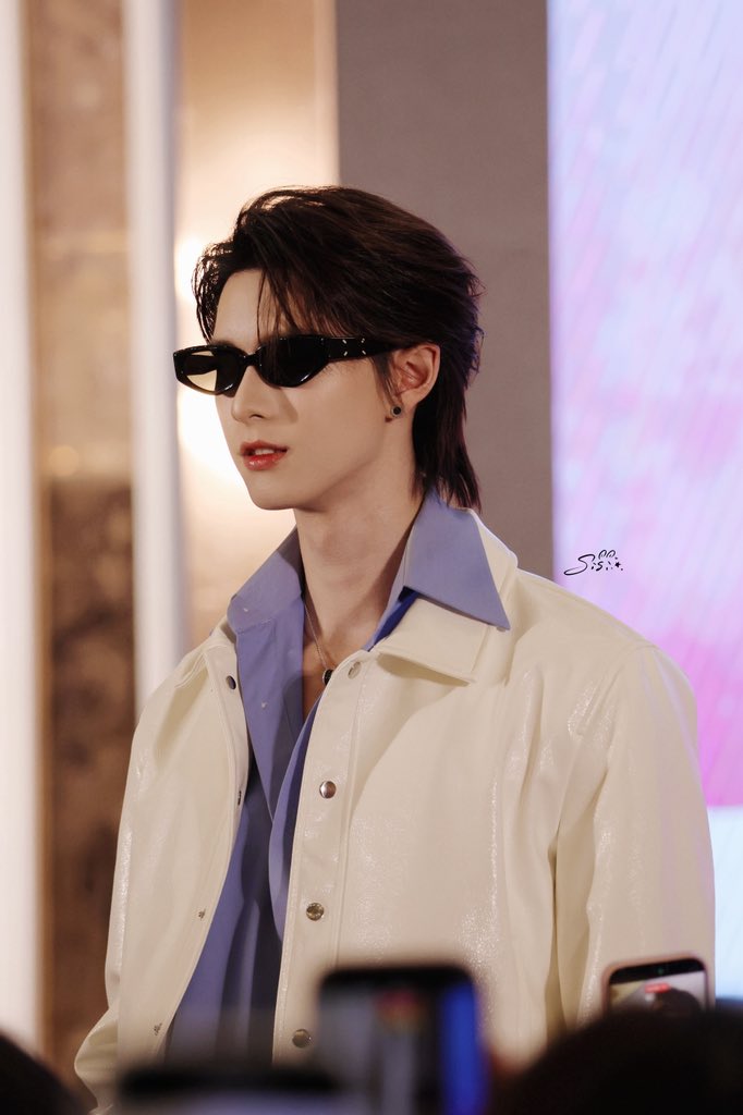 🕶️

<a href="/ppoohkt/">Pooh</a>   ੯‧̀͡⬮\    #ppoohkt
#PooHHooPers 
#PoohFansigninWuhan