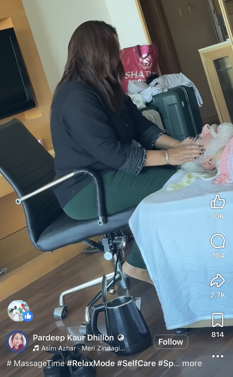 hemendra_tri's tweet image. इस वीडियो को सोशल मीडिया पर शेयर करके जबरदस्ती का एक नरेटिव सेट किया जा रहा है। 

आप विरोध करिए लेकिन विरोध के नाम पर किसी को बदनाम करना बहुत गलत है। वीडियो की हकीकत क्या है वो आप पोस्ट में शेयर किए गए स्क्रीनशॉट से समझ सकते हैं....

#Narendra_Modi #ViralVideo