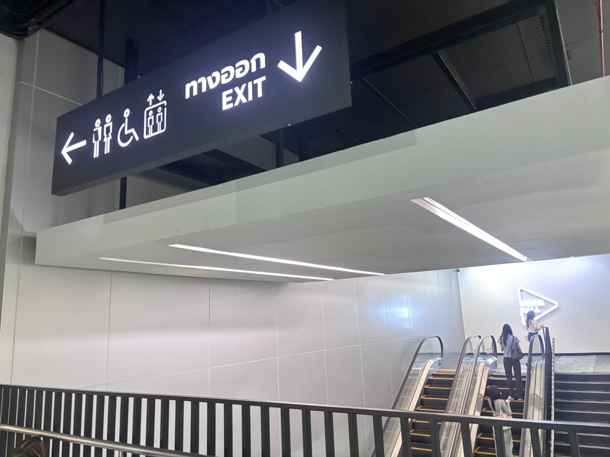 ปณฐ tweet media