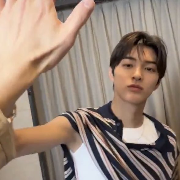 건호 겨드랑이 tweet media